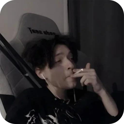 🚬 Стикер «akumaqqe» для Telegram