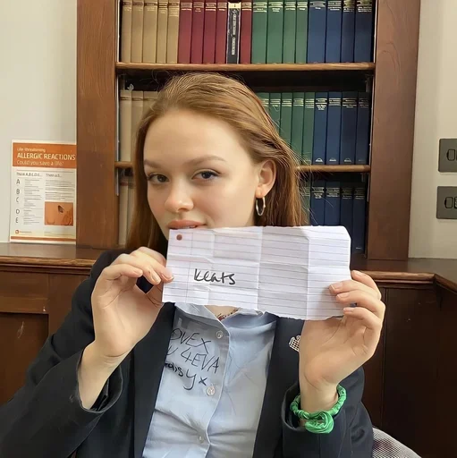 ❤️‍🔥 Стикер «Сэди Совералл» для Telegram