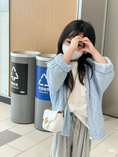 🦋 Стикер «Asian» для Telegram