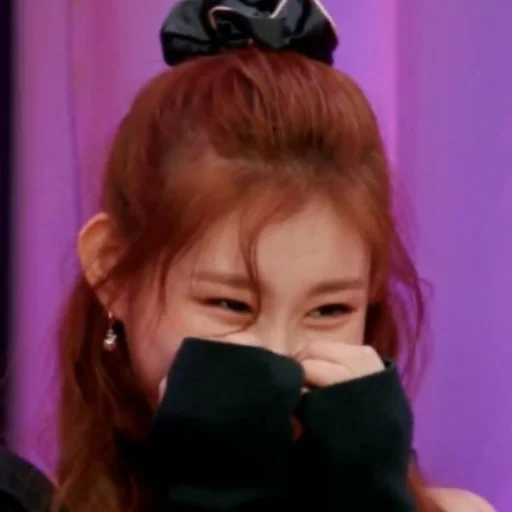 😊 Стикер «CHAERYEONG чхэрен» для Telegram