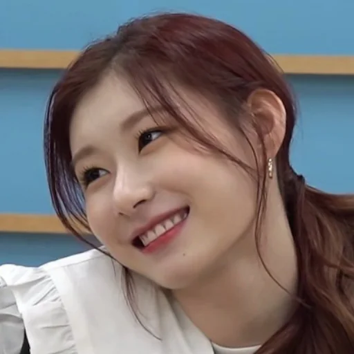 😁 Стикер «CHAERYEONG чхэрен» для Telegram