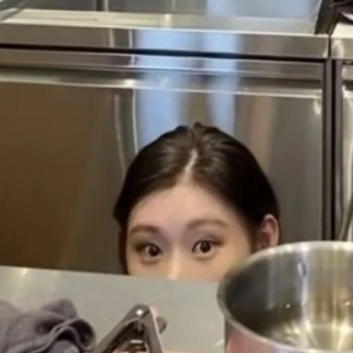 😶 Стикер «CHAERYEONG чхэрен» для Telegram