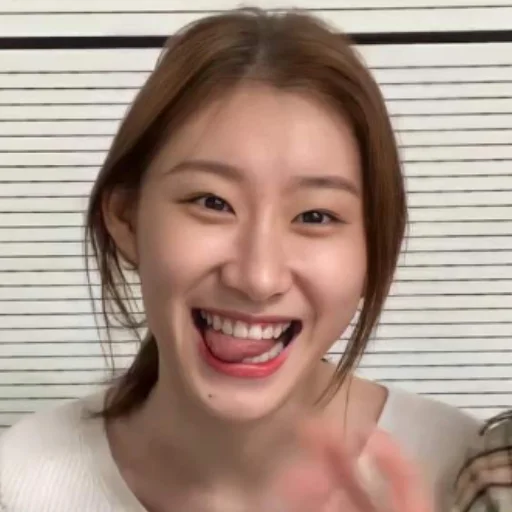 😛 Стикер «CHAERYEONG чхэрен» для Telegram