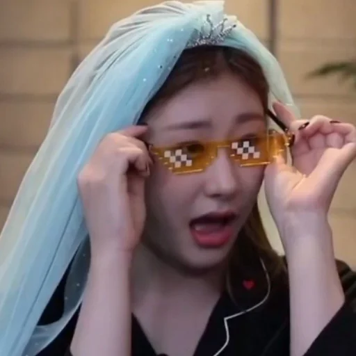 😎 Стикер «CHAERYEONG чхэрен» для Telegram