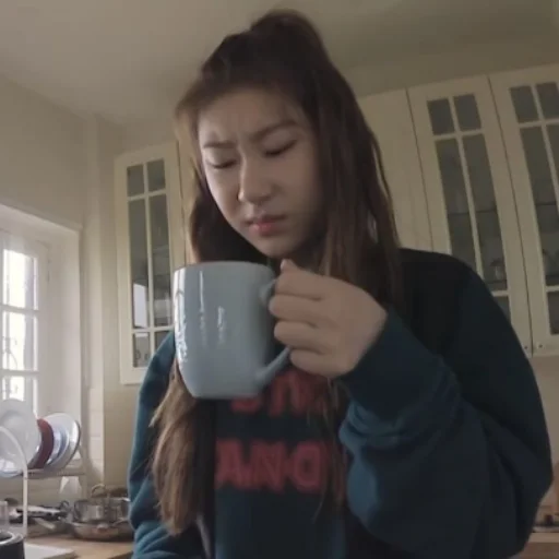 😖 Стикер «CHAERYEONG чхэрен» для Telegram