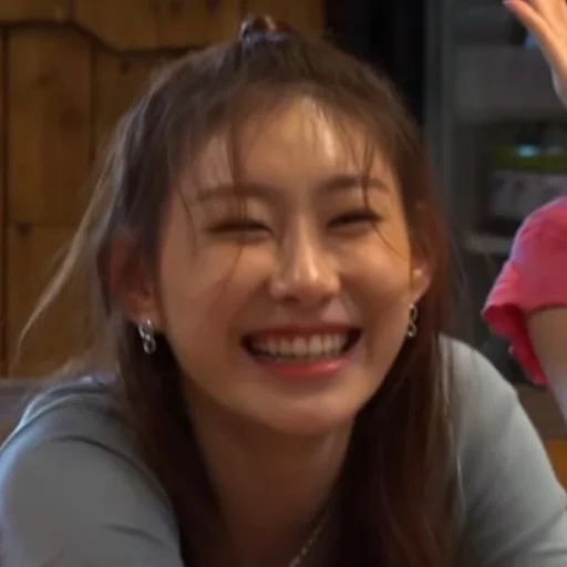 😄 Стикер «CHAERYEONG чхэрен» для Telegram
