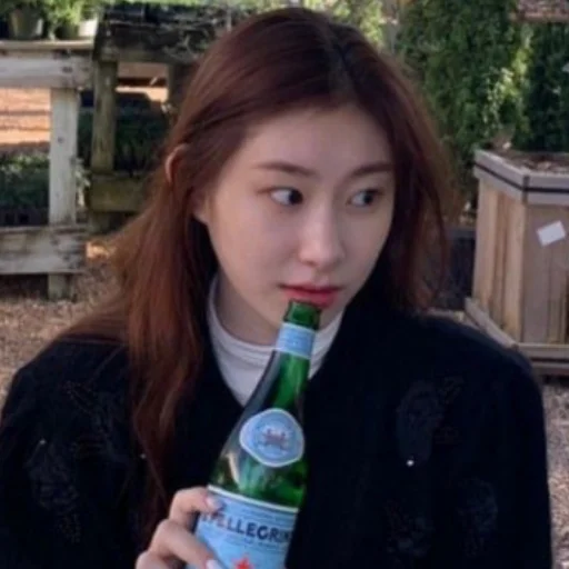 😕 Стикер «CHAERYEONG чхэрен» для Telegram