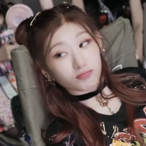 😒 Стикер «CHAERYEONG чхэрен» для Telegram