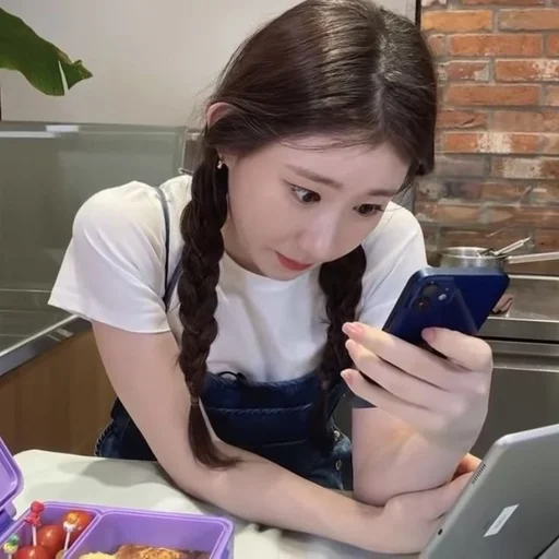 Стикерпак chaeryeoung для Telegram — скачать