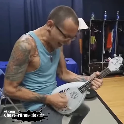 👨‍🎤 Стикер «ChesterBe GIF» для Telegram