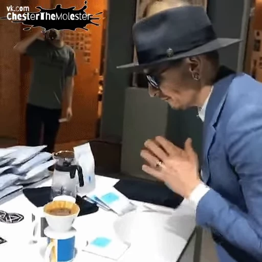 ☕️ Стикер «ChesterBe GIF» для Telegram