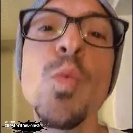 😘 Стикер «ChesterBe GIF» для Telegram