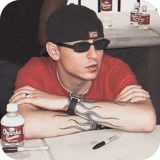 😎 Стикер «Chester Bennington» для Telegram