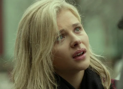 😟 Стикер «chloe grace moretz» для Telegram