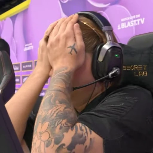😭 Стикер «csgo emotions» для Telegram