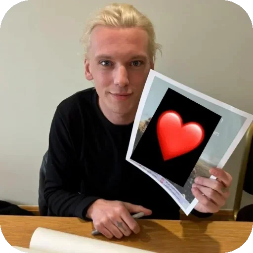 🦄 Стикер «Jamie Campbell Bower²Wilh El Mina» для Telegram