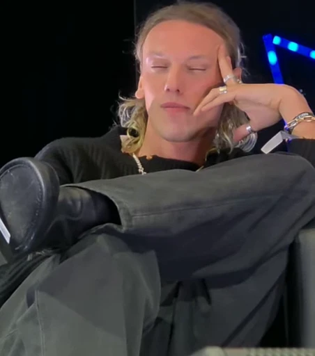 🤩 Стикер «Jamie Campbell Bower²Wilh El Mina» для Telegram
