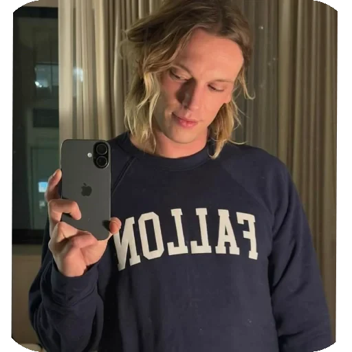 🦄 Стикер «Jamie Campbell Bower²Wilh El Mina» для Telegram
