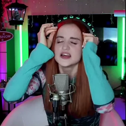 🤷‍♀️ Стикер «Daniela» для Telegram