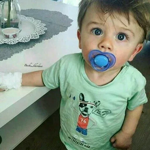 😚 Стикер «Дети и отношения» для Telegram