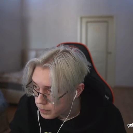🥴 Стикер «drakeoffc» для Telegram