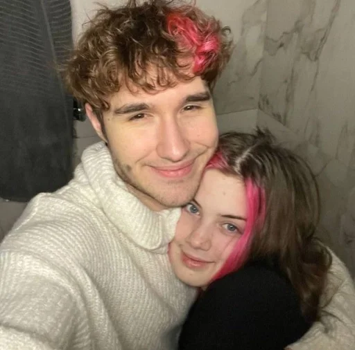 👁 Стикер «twitchcouples» для Telegram