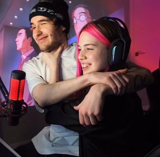 😝 Стикер «twitchcouples» для Telegram
