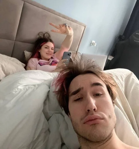 🤨 Стикер «twitchcouples» для Telegram