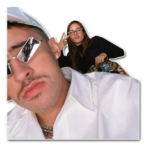 👩‍❤️‍👨 Стикер «Bad Bunny» для Telegram