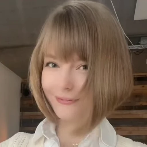 👸 Стикер «Ella Freya» для Telegram