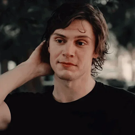 Стикерпак Evan Peters для Telegram — скачать