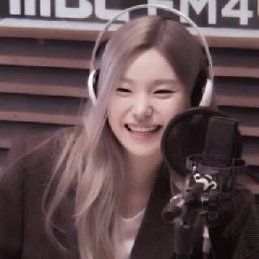 💫 Стикер «HWANG YE JI» для Telegram