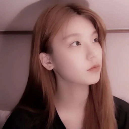 💫 Стикер «HWANG YE JI» для Telegram