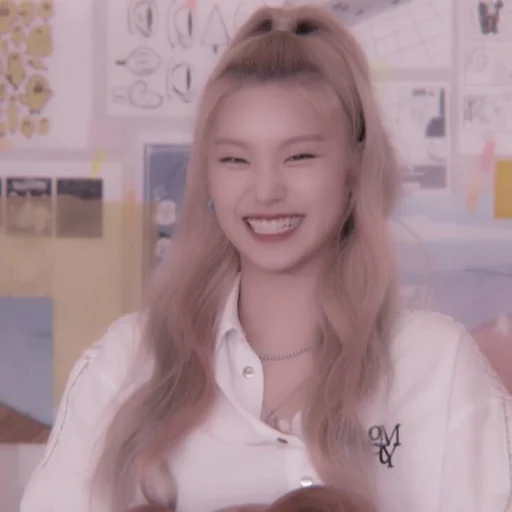 💫 Стикер «HWANG YE JI» для Telegram