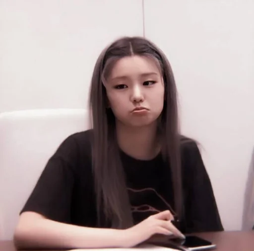 💫 Стикер «HWANG YE JI» для Telegram
