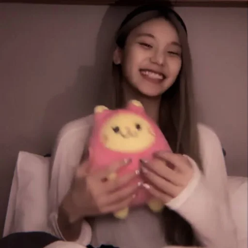 💫 Стикер «HWANG YE JI» для Telegram