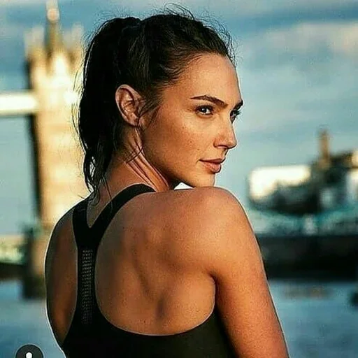 😒 Стикер «Gal Gadot» для Telegram