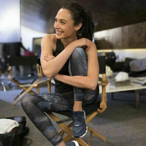😂 Стикер «Gal Gadot» для Telegram