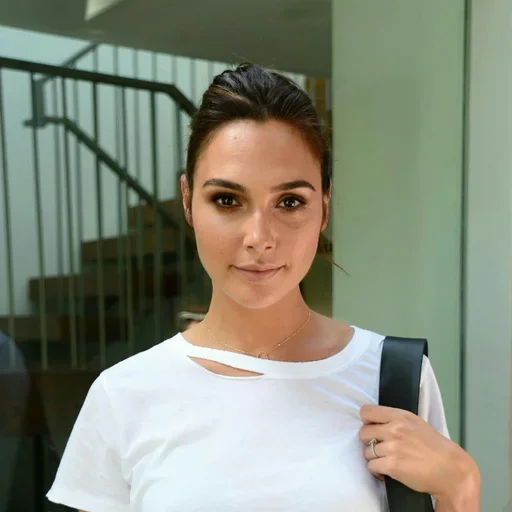 🙂 Стикер «Gal Gadot» для Telegram
