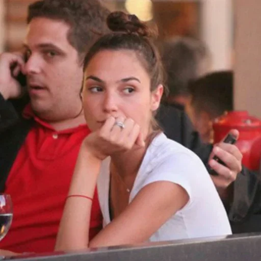 😞 Стикер «Gal Gadot» для Telegram