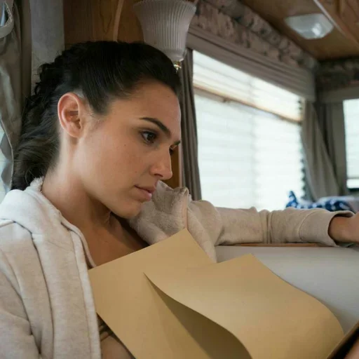 😞 Стикер «Gal Gadot» для Telegram