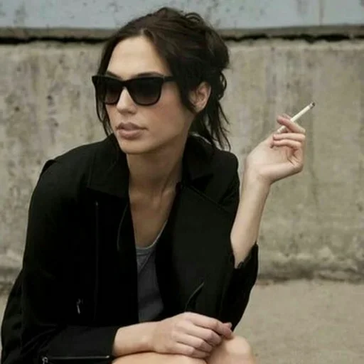 🚬 Стикер «Gal Gadot» для Telegram