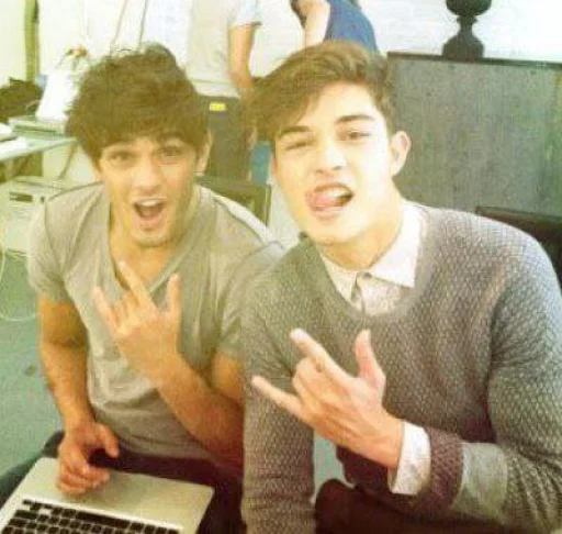 🤟 Стикер «Francisco Lachowski» для Telegram