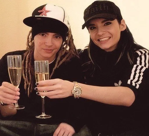 🥂 Стикер «tokiohotel» для Telegram