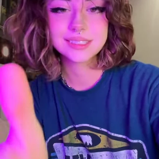 😗 Стикер «Hannah Owo» для Telegram
