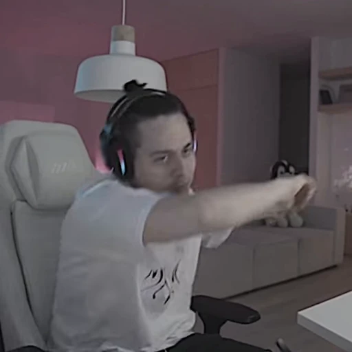 🕺 Стикер «Движухи» для Telegram