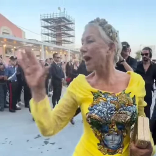 💋 Стикер «Helen Mirren» для Telegram