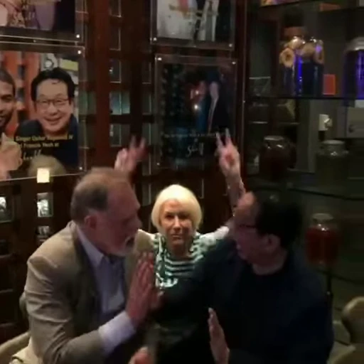 ✌️ Стикер «Helen Mirren» для Telegram