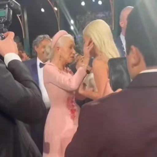 🥺 Стикер «Helen Mirren» для Telegram