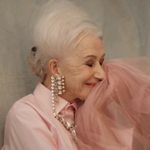 ☺️ Стикер «Helen Mirren» для Telegram